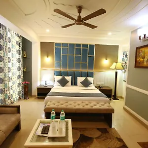 A Family Oppera Near Igi Airport 4* New Delhi